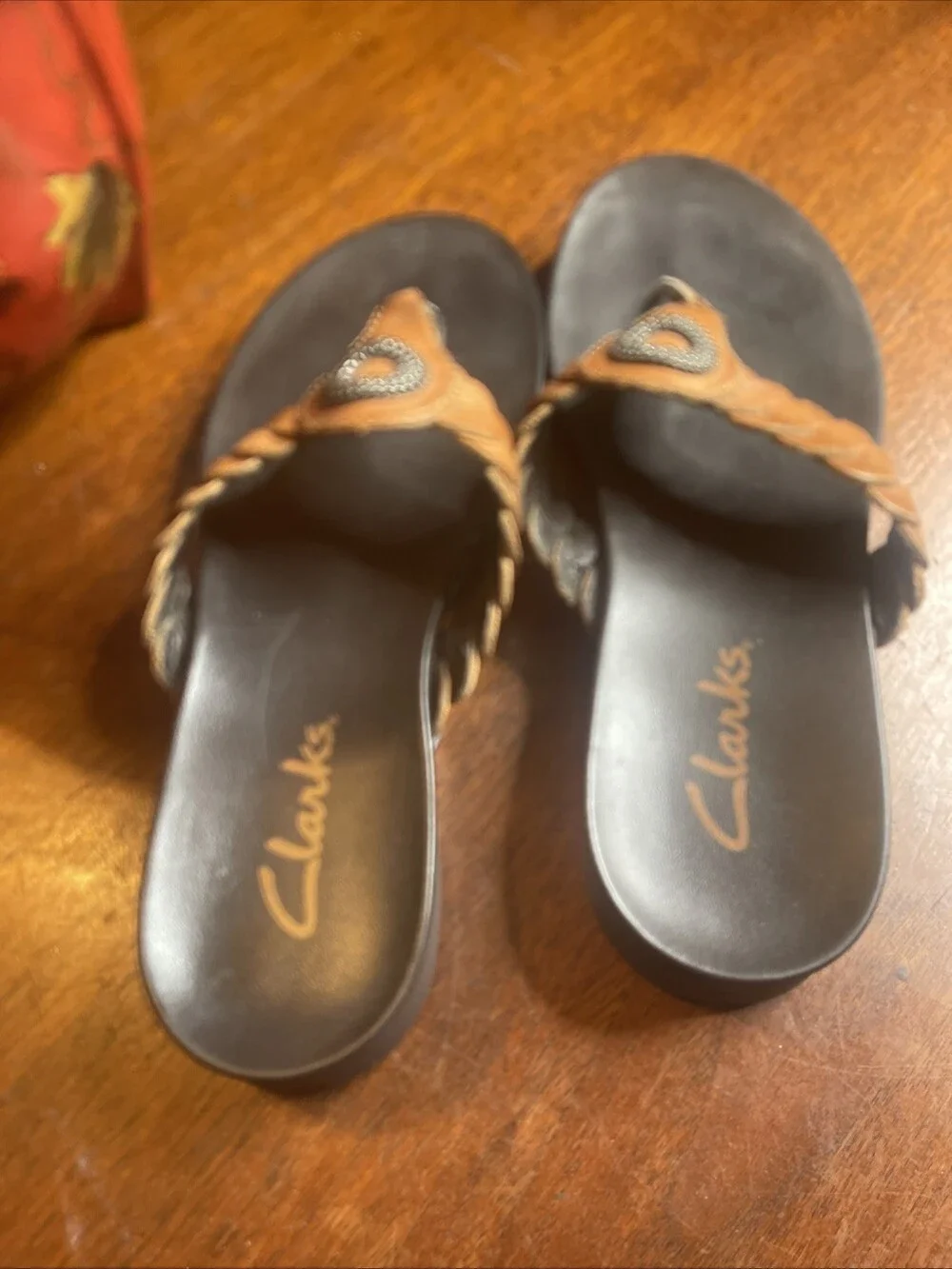 Clarks Leather Thong Flip Flops Size 7M Womens Collection Brown 8566 12/08